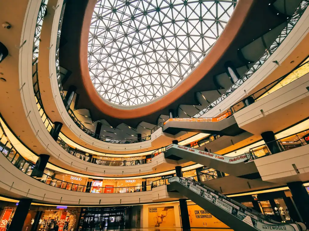 对比分析：易拉宝与X展架在不同促销场景中的适用性