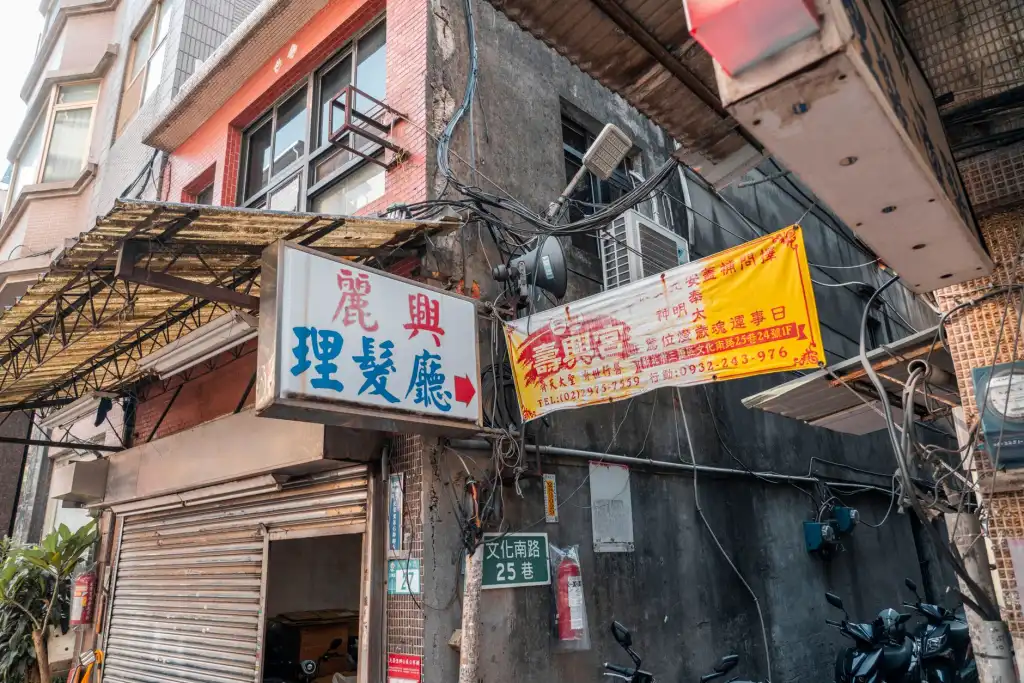上海诺曼维广告设计：喷绘写真画面精度与色彩管理系统解析