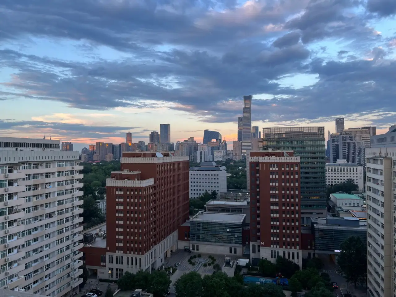灯箱与X展架画面输出质量管控：从喷绘到后道工艺全流程解析