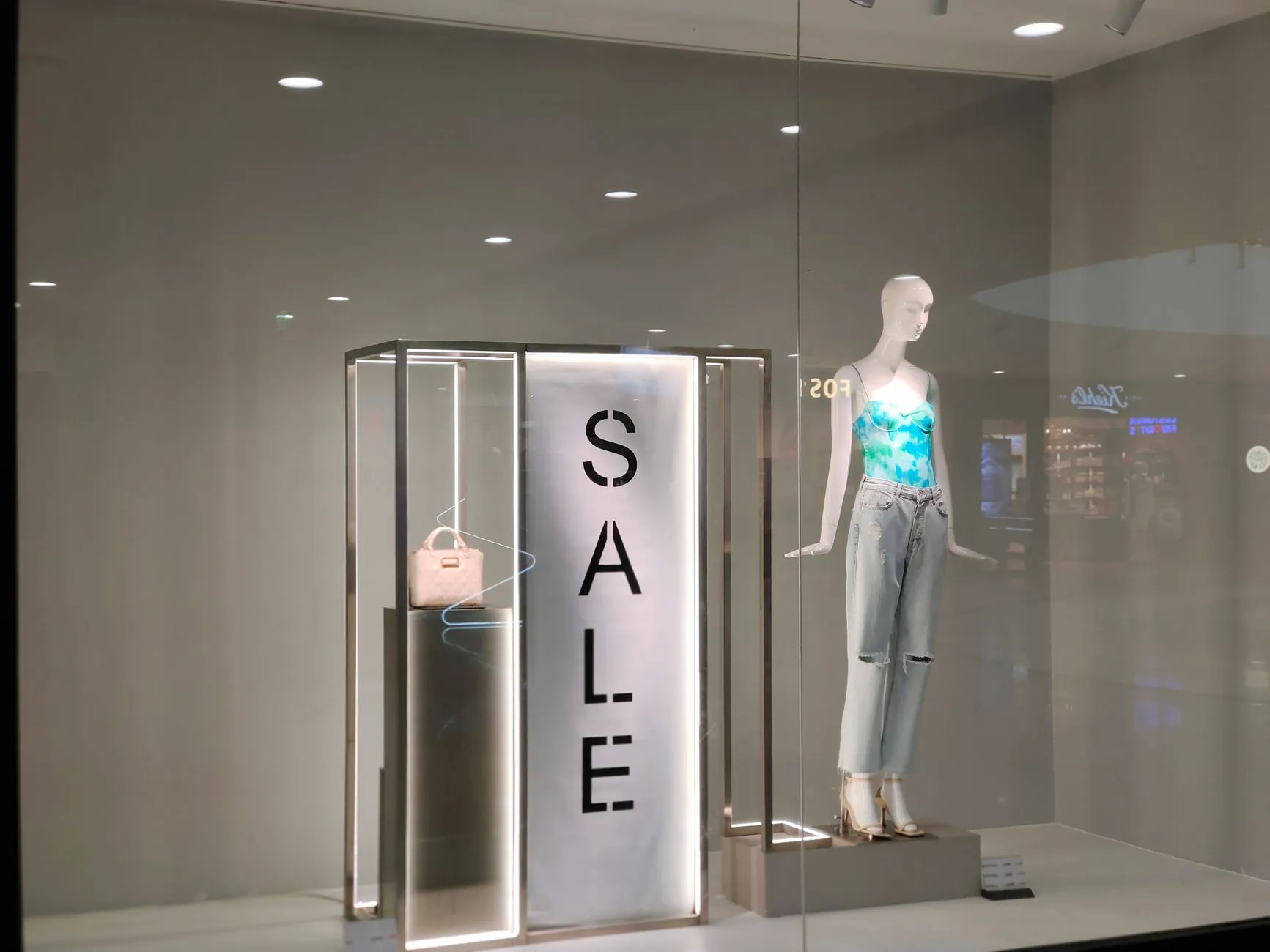 上海企业促销展示用X展架与易拉宝选型对比指南正文配图 1